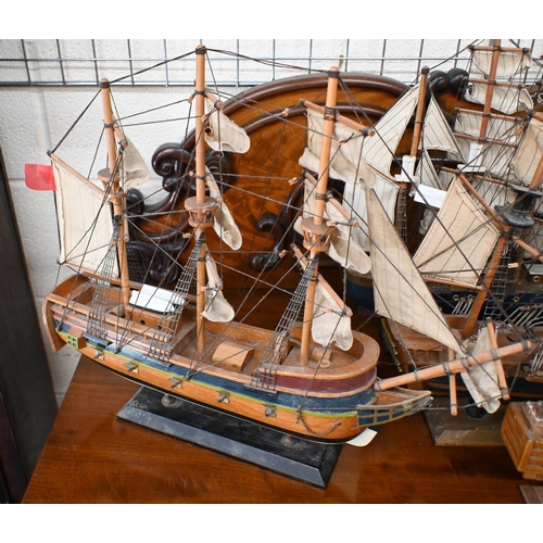 516 - Ten various model sailing ships, 46-16 cm high