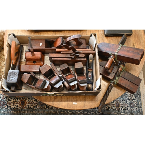 535 - Two antique wood joiner's clamps to/w thirteen planes, a mallet and a tenon saw (box)