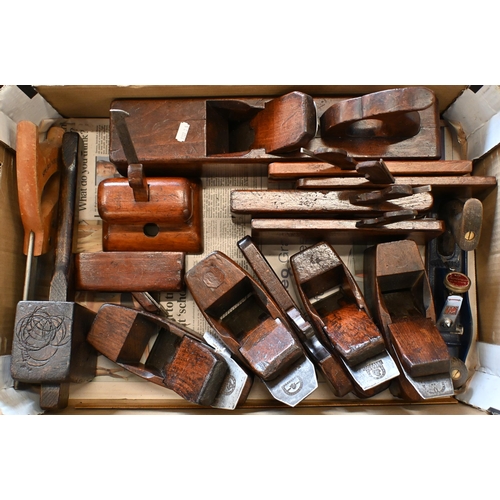 535 - Two antique wood joiner's clamps to/w thirteen planes, a mallet and a tenon saw (box)