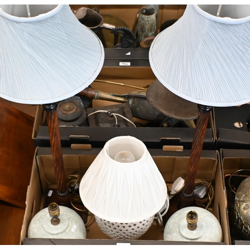 565 - Two pairs of table lamps and a single lamp (5)