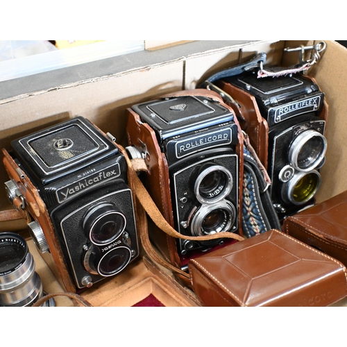 575 - Five various twin-lens reflex cameras including Rolleiflex, Rolleicord, Yashikaflex and Microcord (2... 