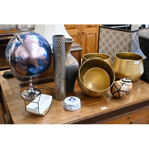 580 - A table globe, three graduated pairs of gilt metal cache-pots and other decorative items (13)