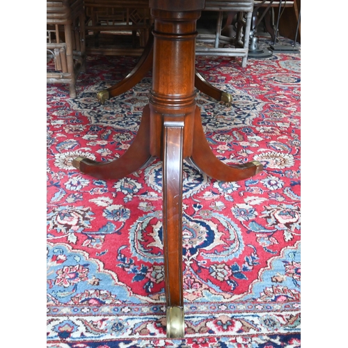 79 - A good quality reproduction extending dining table, the rounded rectangular mahogany top with satin ... 