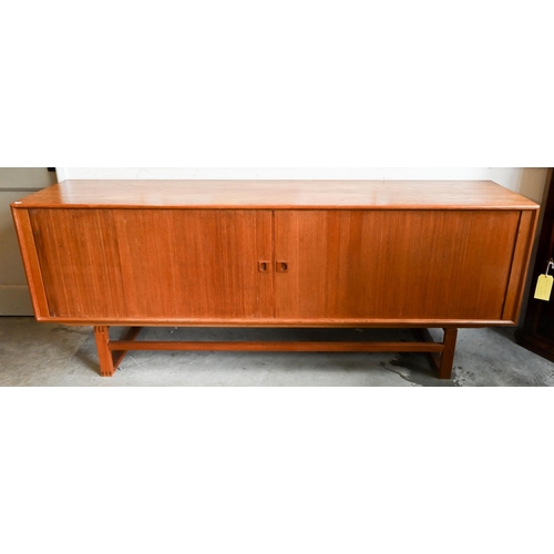 84 - Axel Christensen for Mobler - A Danish Mid-Century teak sideboard with sliding tambour doors and fin... 