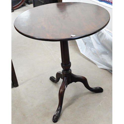 99 - A 19th century mahogany tilt-top occasional table on turned column and triform supports, 62 cm diam ... 