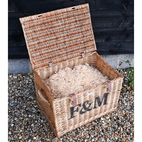 189 - A large Fortnum & Mason wicker hamper basket to/w a smaller graduating set of four picnic hamper... 