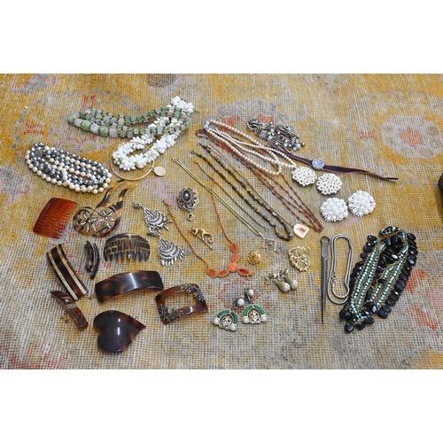 466 - A collection of vintage and later costume jewellery including beads, brooches, earrings, hair clips ... 