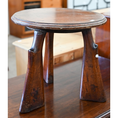 462 - An unusual small occasional table, the circular walnut top supported by three military rifle-butts, ... 