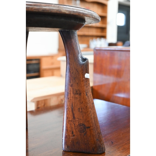 462 - An unusual small occasional table, the circular walnut top supported by three military rifle-butts, ... 