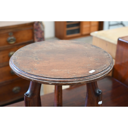 462 - An unusual small occasional table, the circular walnut top supported by three military rifle-butts, ... 