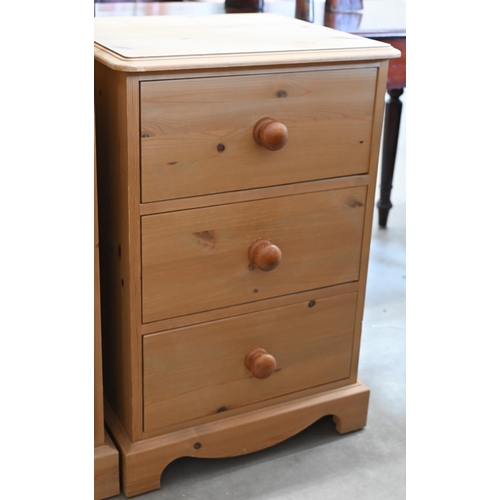 47 - A pine chest of two short over two long deep drawers with turned handles, 96 cm w x 44 cm d x 88 cm ... 