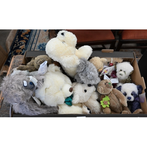 478 - A quantity of modern teddy bears (2 boxes)