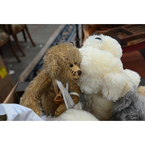 478 - A quantity of modern teddy bears (2 boxes)