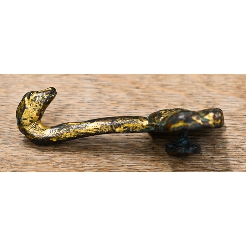 484 - A Chinese gilt bronze belt hook in the Han dynasty manner cast with a kneeling figure and serpents, ... 