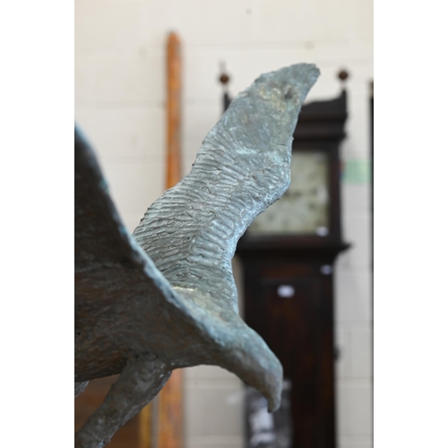 487 - Margot Wilde - A composite group of an eagle catching a fish, on marble plinth 46 cm high