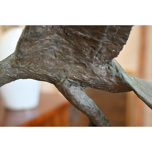 487 - Margot Wilde - A composite group of an eagle catching a fish, on marble plinth 46 cm high