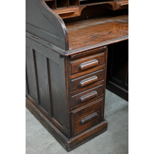 54 - An early 20th century oak tambour roll-top desk with eight drawers, 128 cm w x 78 cm d x 120 cm h