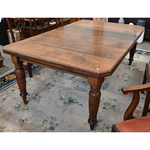 72 - A Victorian mahogany extending wind-out dining table (damaged mechanism) 180 cm x 120 cm x 74 cm h (... 