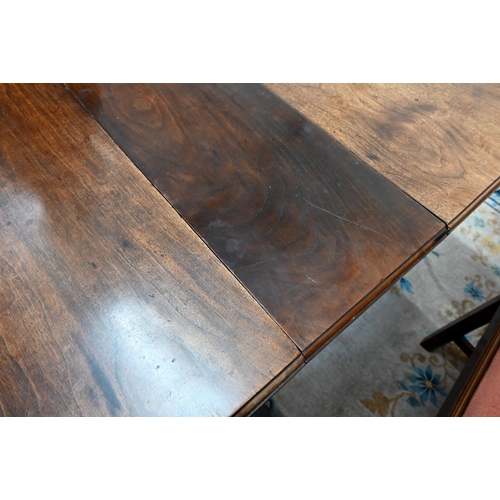 72 - A Victorian mahogany extending wind-out dining table (damaged mechanism) 180 cm x 120 cm x 74 cm h (... 