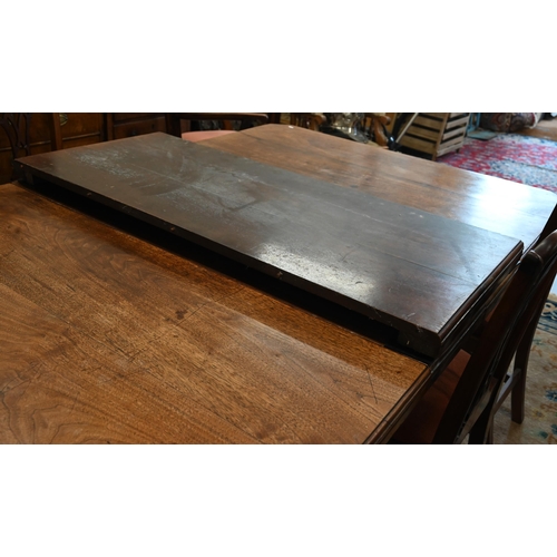 72 - A Victorian mahogany extending wind-out dining table (damaged mechanism) 180 cm x 120 cm x 74 cm h (... 