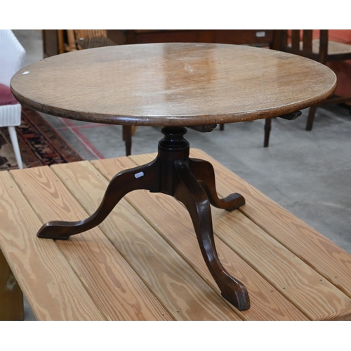 86 - An antique circular mahogany occasional table on tripod base, 80 cm diam x 48 cm high