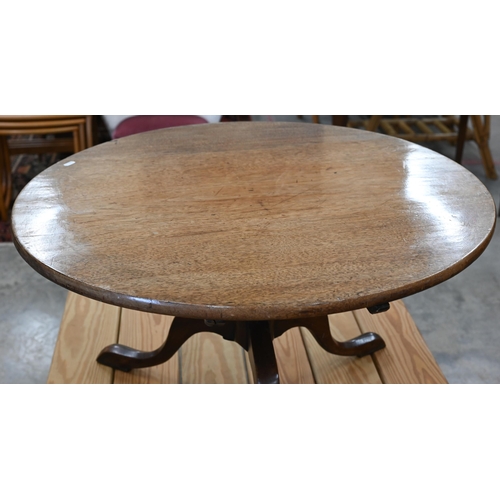 86 - An antique circular mahogany occasional table on tripod base, 80 cm diam x 48 cm high