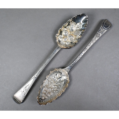 19 - Two silver berry spoons of Georgian origin 4.1oz, to/w a small pair of Egyptian .900 grade dishes wi... 