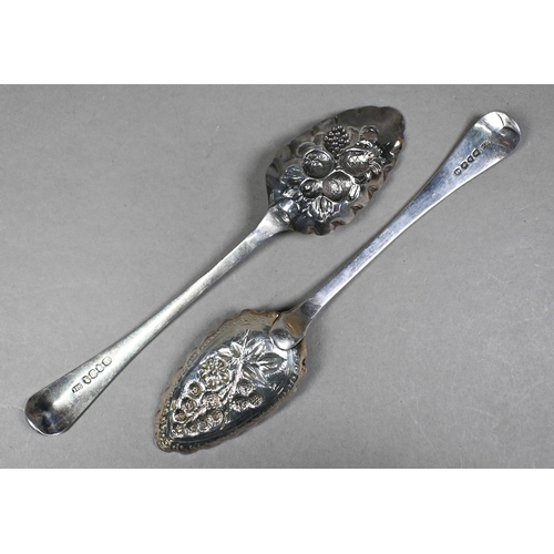 19 - Two silver berry spoons of Georgian origin 4.1oz, to/w a small pair of Egyptian .900 grade dishes wi... 