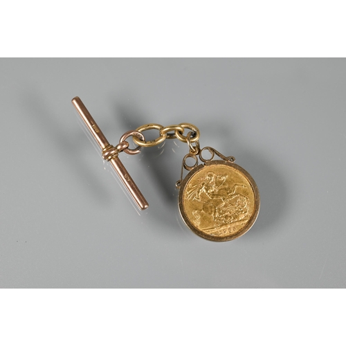 204 - A 1963 gold sovereign in 9ct scroll mount, on 9ct yellow gold part chain with 9ct rose gold bar atta... 