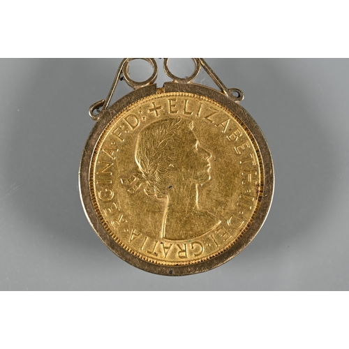 204 - A 1963 gold sovereign in 9ct scroll mount, on 9ct yellow gold part chain with 9ct rose gold bar atta... 