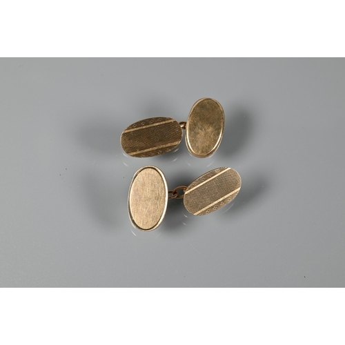 206 - A pair of oval 9ct yellow gold oval chain linked cufflinkts, a 9ct gold chain, a 9ct Cameo ring, , s... 