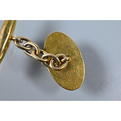 208 - A pair of 9ct yellow gold cufflinks with engine turned decoration and chain link torpedo backs, appr... 