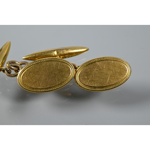 208 - A pair of 9ct yellow gold cufflinks with engine turned decoration and chain link torpedo backs, appr... 