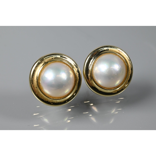 210 - A pair of mabe pearl earrings, set 14ct yellow gold, for pierced ears, 2 cm diam to/w various gilt m... 