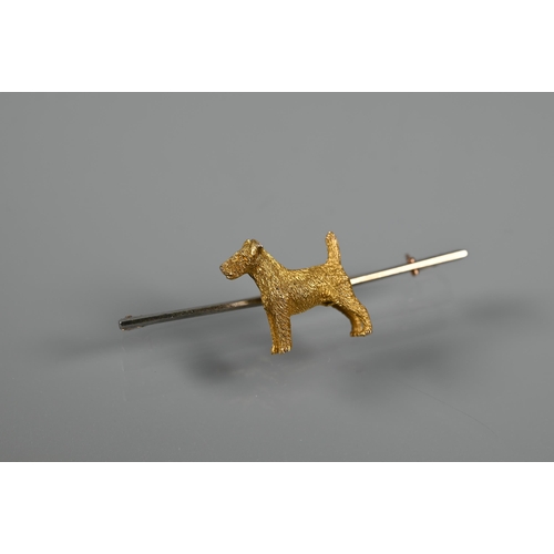 227 - A 9ct bar brooch featuring terrier stamped 15ct, 5cm long, approx 6.6g all in