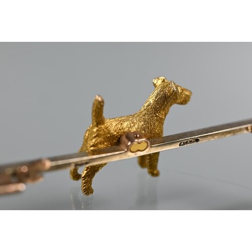 227 - A 9ct bar brooch featuring terrier stamped 15ct, 5cm long, approx 6.6g all in