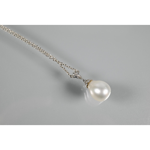 228 - A pear-shaped cultured pearl pendant on 18ct white gold fine belcher chain, 1cm diam to/w a pair of ... 