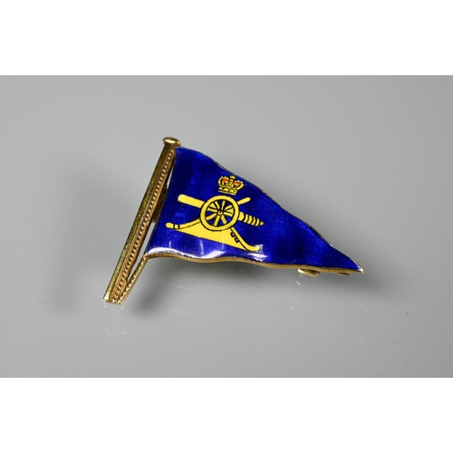 252 - A 9ct gold and enamel Royal Artillery Yacht Club ensign badge, 3.5 x 2.5 cm