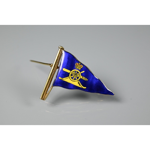 252 - A 9ct gold and enamel Royal Artillery Yacht Club ensign badge, 3.5 x 2.5 cm