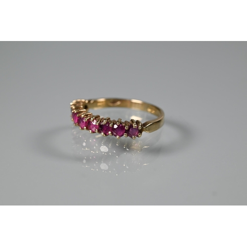 261 - A 9ct yellow gold ring set with nine garnets, size M