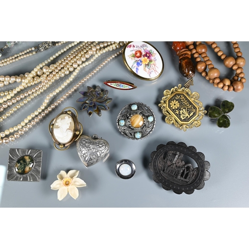 294 - Mixed jewellery including two cased double rows of pearls, gilt metal Seiko watch, compact, 'M' bar ... 