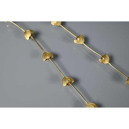 299A - Graham Stewart - An 18ct gold necklace formed of stylised tulip heads with rod links, 21.9g, in orig... 