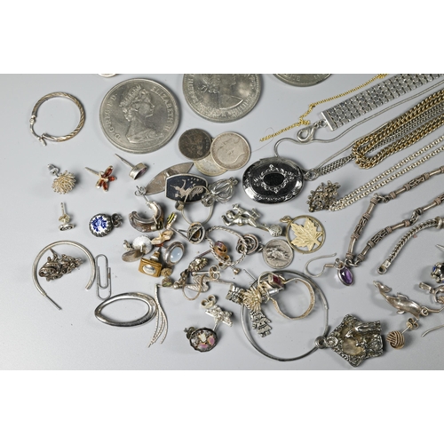 302A - A collection of gilt metal and yellow metal jewellery items including earrings, chains etc, white me... 