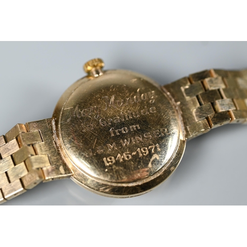 328 - A ladies 9ct gold Accurist bracelet watch, manual movement, the gilt dial with Roman numerals, the c... 