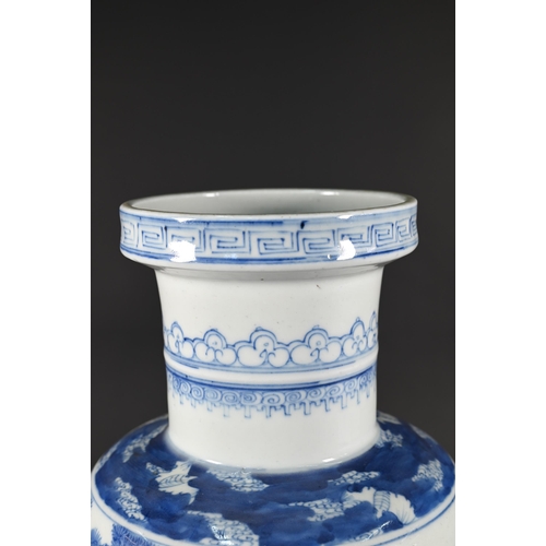 362 - A Chinese Kangxi style blue and white rouleau vase painted in rich tones of underglaze blue with a c... 