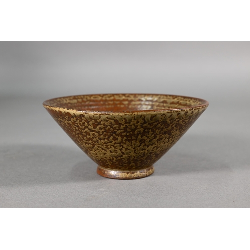 371 - A Chinese Song style conical bowl with tea dust glaze, 14 cm diameter to/w a cream glazed and floral... 