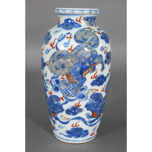 372 - A small collection of 18th century and later Chinese ceramics including a blue and white vase painte... 