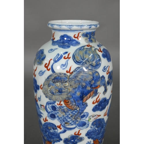 372 - A small collection of 18th century and later Chinese ceramics including a blue and white vase painte... 