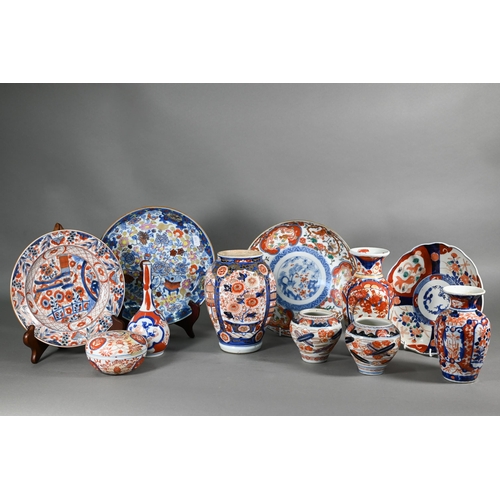 373 - A collection of 18th and 19th century Japanese Imari ceramics, Edo/Meiji period, including a pair of... 