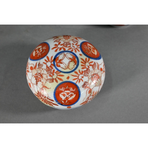 373 - A collection of 18th and 19th century Japanese Imari ceramics, Edo/Meiji period, including a pair of... 